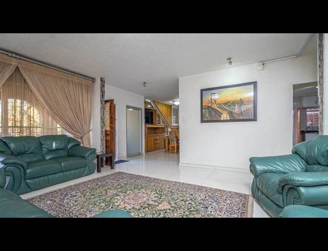 6 BEDROOM HOUSE FOR SALE IN LAUDIUM
